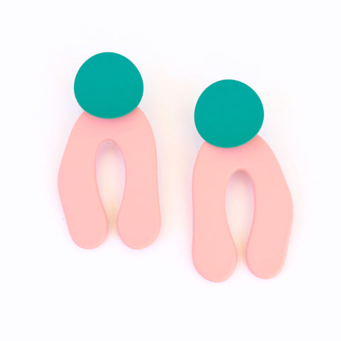 Emerald with Salmon Rubber Coated Horseshoe