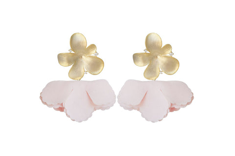 pale pink flower flutter