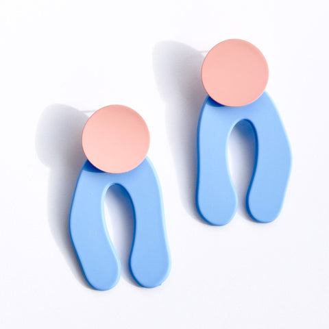 Salmon with Periwinkle Rubber Coated Horseshoe